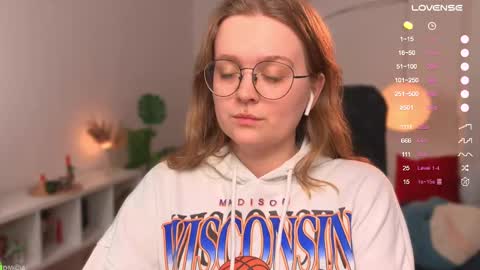 Snapshot of emilyforelsket chatting on March 4, 2025, 12:01 pm Emily online show from March 4, 2025, 12:01 pm