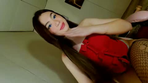 Snapshot of emilyfuckers chatting on November 14, 2025, 10:36 am ariane online show from November 14, 2025, 10:36 am