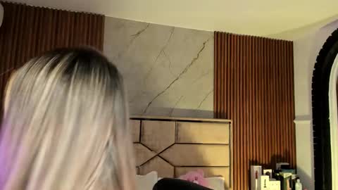 Emily Hendrix online show from September 15, 2025, 8:09 pm