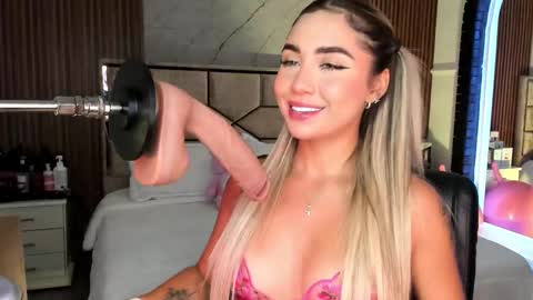 Emily Hendrix online show from September 22, 2025, 8:33 pm