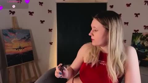 Snapshot of emilyhewell chatting on February 14, 2026, 1:13 am Emi online show from February 14, 2026, 1:13 am