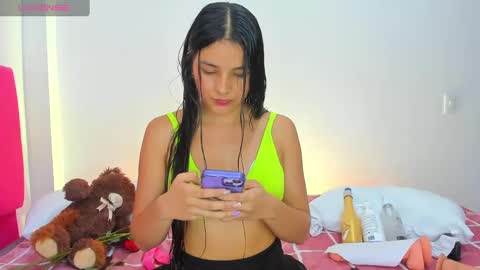 Snapshot of emilyjonss chatting on February 16, 2025, 10:32 pm Emily online show from February 16, 2025, 10:32 pm