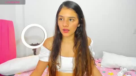 Snapshot of emilyjonss chatting on February 21, 2025, 5:46 am Emily online show from February 21, 2025, 5:46 am