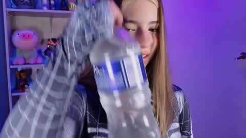 Snapshot of emilykarterr chatting on October 10, 2025, 4:50 pm VALEEEN online show from October 10, 2025, 4:50 pm