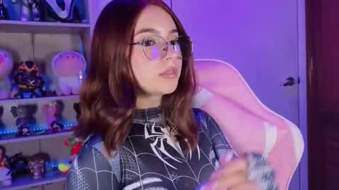 Snapshot of emilykarterr chatting on November 1, 2025, 9:17 pm VALEEEN online show from November 1, 2025, 9:17 pm