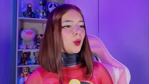 Snapshot of emilykarterr chatting on November 2, 2025, 4:20 pm VALEEEN online show from November 2, 2025, 4:20 pm