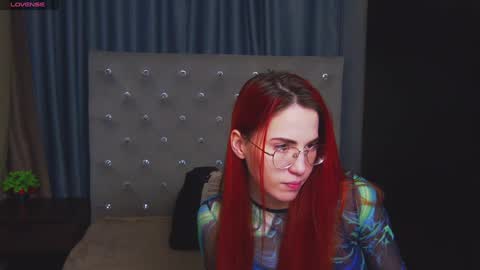 Snapshot of emilykents chatting on December 16, 2024, 1:31 am EmilyKents online show from December 16, 2024, 1:31 am