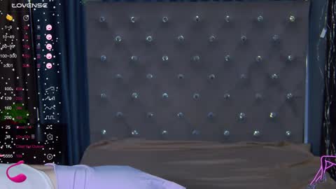 Snapshot of emilykents chatting on February 2, 2025, 1:23 am EmilyKents online show from February 2, 2025, 1:23 am