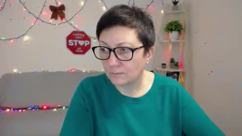 Snapshot of emilyl0vee chatting on January 12, 2026, 7:35 am Emily online show from January 12, 2026, 7:35 am