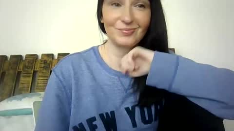 Snapshot of emilyroseuk chatting on February 24, 2025, 11:54 am Emily Rose online show from February 24, 2025, 11:54 am