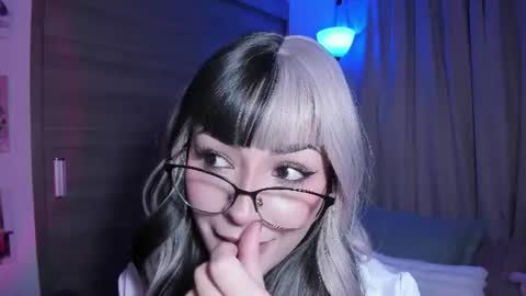 Snapshot of emilyrosss_ chatting on June 12, 2026, 3:27 am EMILY online show from June 12, 2026, 3:27 am