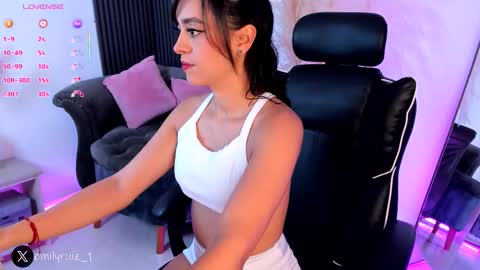 Snapshot of emilyruiz1 chatting on October 7, 2025, 11:29 am Emily online show from October 7, 2025, 11:29 am