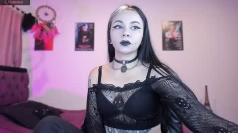 Snapshot of emilyrymer chatting on January 31, 2025, 10:10 pm Emily Support me to have 100 likes plx online show from January 31, 2025, 10:10 pm