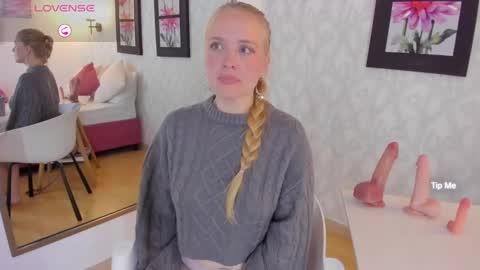 Snapshot of emilysumer chatting on February 23, 2025, 10:17 am Summer 3 online show from February 23, 2025, 10:17 am