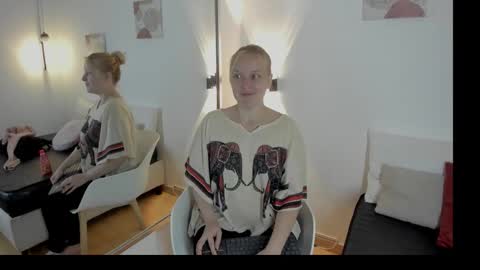 Snapshot of emilysumer chatting on March 29, 2026, 8:42 pm Summer 3 online show from March 29, 2026, 8:42 pm