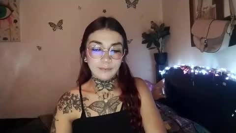 Snapshot of emilywhitee_ chatting on September 20, 2025, 2:45 am Valentina independent model online show from September 20, 2025, 2:45 am