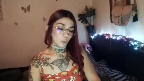 Snapshot of emilywhitee_ chatting on October 8, 2025, 1:36 am Valentina independent model online show from October 8, 2025, 1:36 am