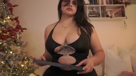 IG thickemmsss online show from December 12, 2024, 10:20 pm