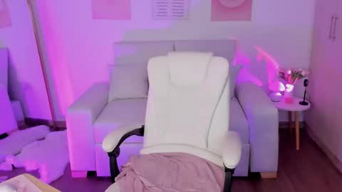 Snapshot of emilyycute_ chatting on November 8, 2025, 9:24 pm Emily online show from November 8, 2025, 9:24 pm