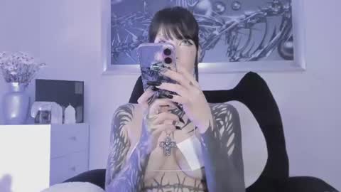 ELLE DANIELLE online show from June 19, 2026, 5:01 am