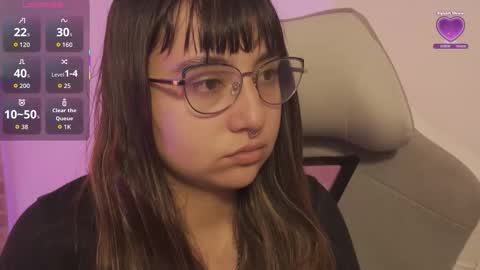 Snapshot of emitaa17228 chatting on November 7, 2025, 7:47 pm emma online show from November 7, 2025, 7:47 pm