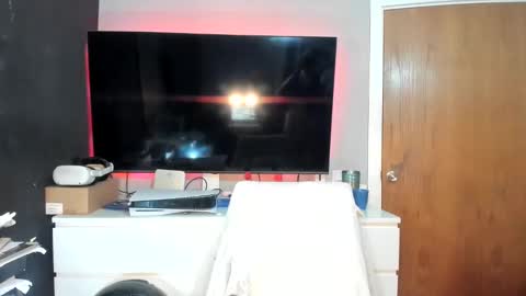 Snapshot of emliyjamesmjb chatting on December 5, 2024, 6:11 pm emliyjamesmjb online show from December 5, 2024, 6:11 pm