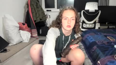 Snapshot of emliyjamesmjb chatting on January 11, 2025, 5:40 pm emliyjamesmjb online show from January 11, 2025, 5:40 pm