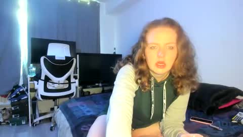 Snapshot of emliyjamesmjb chatting on January 23, 2025, 9:39 am emliyjamesmjb online show from January 23, 2025, 9:39 am