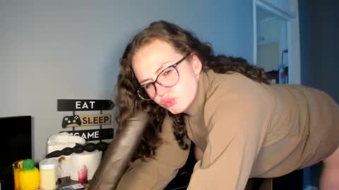 Snapshot of emliyjamesmjb chatting on March 4, 2025, 12:22 pm emliyjamesmjb online show from March 4, 2025, 12:22 pm