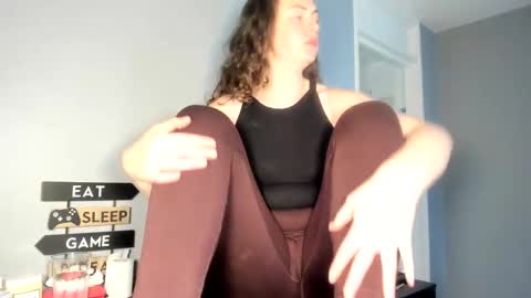 Snapshot of emliyjamesmjb chatting on March 10, 2025, 11:53 am emliyjamesmjb online show from March 10, 2025, 11:53 am