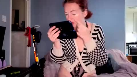 Snapshot of emliyjamesmjb chatting on September 10, 2025, 8:25 am emliyjamesmjb online show from September 10, 2025, 8:25 am