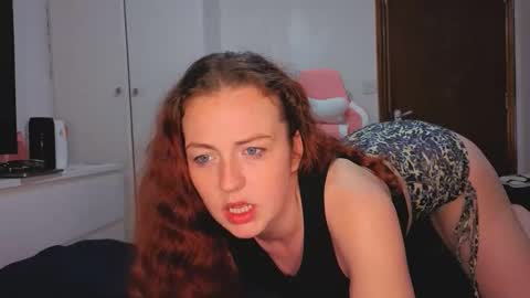 emliyjamesmjb online show from February 2, 2026, 8:51 pm