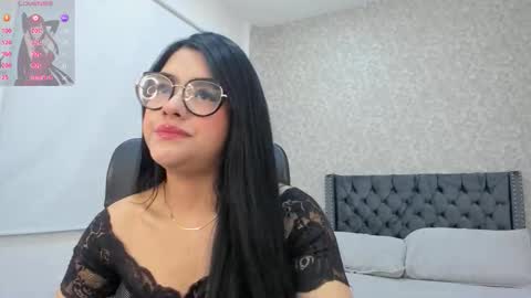 Snapshot of emma_1025 chatting on October 30, 2025, 1:23 pm emma online show from October 30, 2025, 1:23 pm