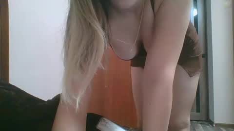 Snapshot of emma_991 chatting on February 17, 2025, 2:04 pm emma_991 online show from February 17, 2025, 2:04 pm