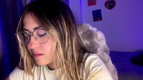 Snapshot of emma__bell_ chatting on October 23, 2025, 11:03 pm Emma Is here online show from October 23, 2025, 11:03 pm