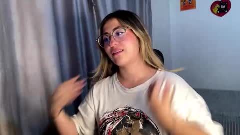 Snapshot of emma__bell_ chatting on November 10, 2025, 10:31 pm Emma Is here online show from November 10, 2025, 10:31 pm