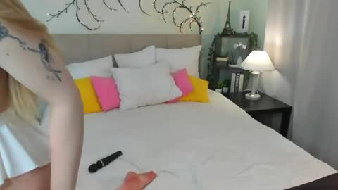 emma__peach online show from April 26, 2026, 9:07 am