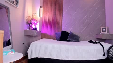 emma__rose1 online show from September 26, 2025, 7:29 pm