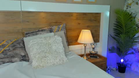 Emma  online show from February 1, 2025, 2:34 pm