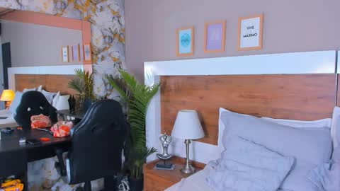 Emma  online show from March 25, 2026, 7:25 am