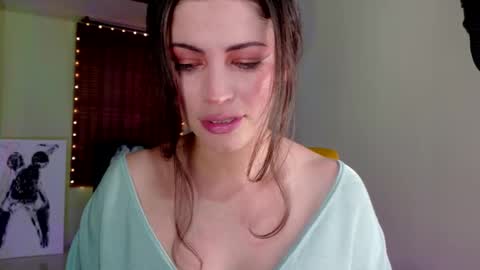 Snapshot of emma_blanco chatting on October 6, 2025, 9:01 pm Emma online show from October 6, 2025, 9:01 pm