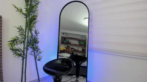 Snapshot of emma_bloom__ chatting on February 20, 2025, 2:02 pm Emma Bloom online show from February 20, 2025, 2:02 pm