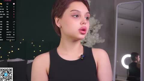 Snapshot of emma_bro0kss chatting on June 13, 2026, 9:40 am Emma online show from June 13, 2026, 9:40 am