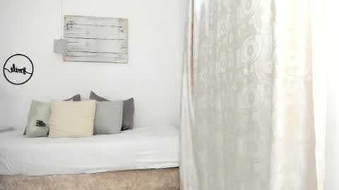 Snapshot of emma_castilloo chatting on March 5, 2025, 12:33 pm Emma Castillo online show from March 5, 2025, 12:33 pm