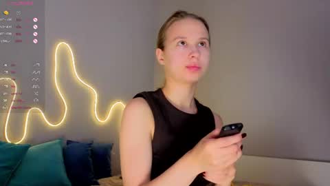 Snapshot of emma_clon chatting on July 2, 2026, 1:38 am Emma online show from July 2, 2026, 1:38 am