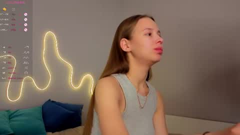 Snapshot of emma_clon chatting on July 10, 2026, 1:32 am Emma online show from July 10, 2026, 1:32 am