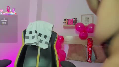 Snapshot of emma_greeyy chatting on November 25, 2025, 8:53 pm E M M A online show from November 25, 2025, 8:53 pm