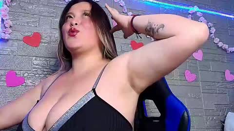 Snapshot of emma_honey__ chatting on December 15, 2025, 12:15 am Emma Miel online show from December 15, 2025, 12:15 am