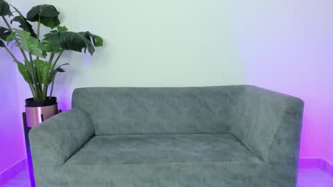 Snapshot of emma_julian chatting on November 11, 2025, 1:55 pm emma julian online show from November 11, 2025, 1:55 pm