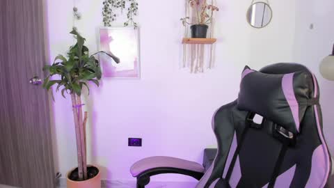 Emma online show from May 4, 2026, 4:03 pm